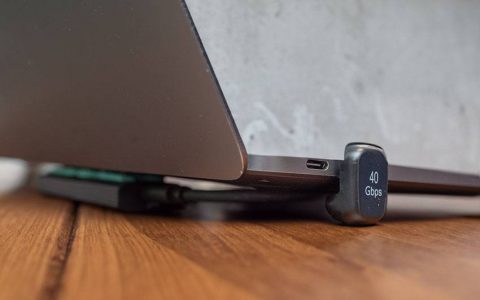 MacBook Air容量扩充利器：Type-C转接头固定外接碟，同时兼具散热