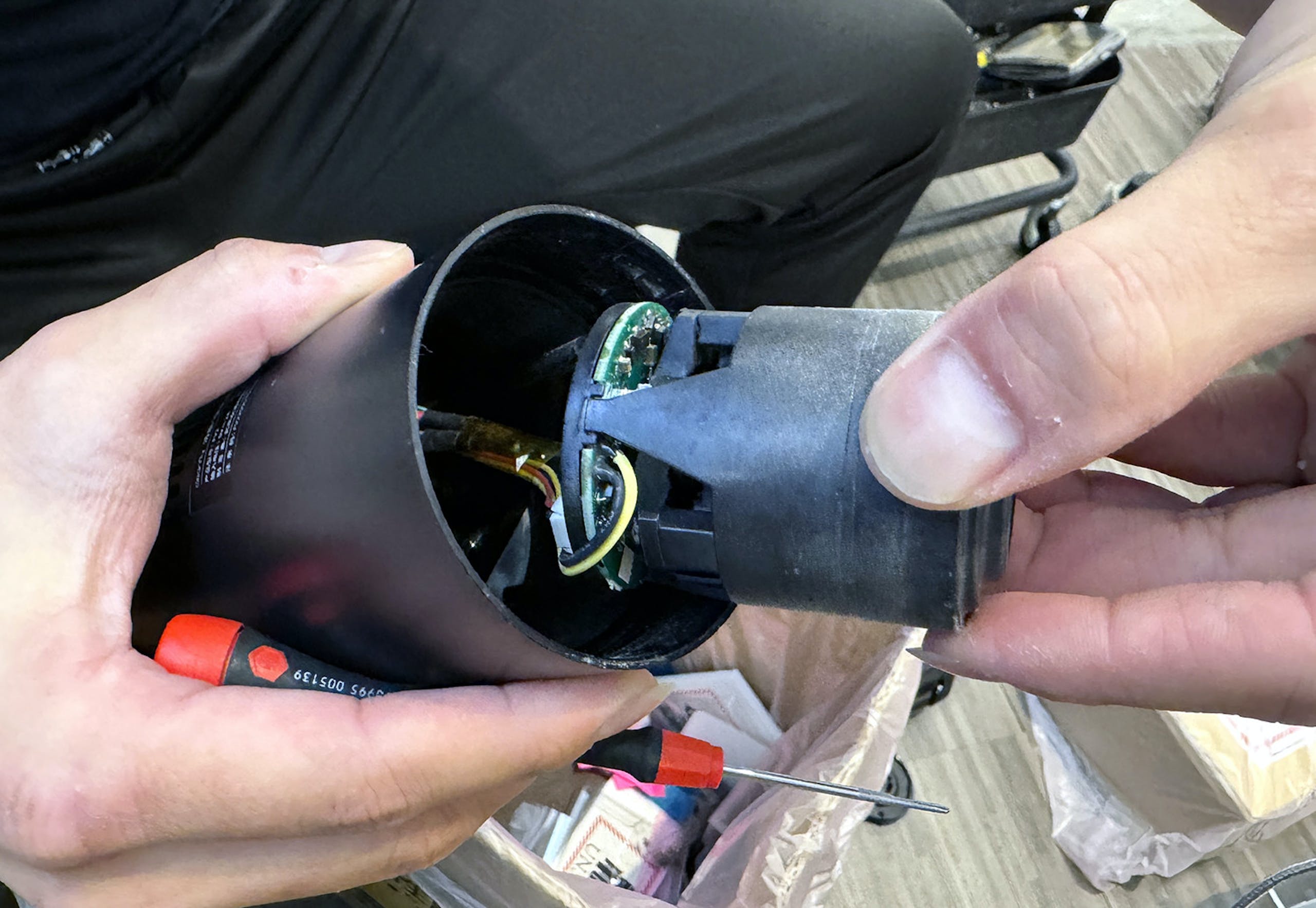 无线吸尘器故障、充电充不进去？ 手持无线吸尘器拆解维修经验分享