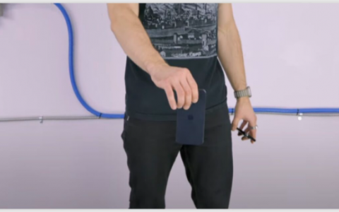 iPhone 15 Pro Max 屏幕摔不坏？ 实际摔机测试结果出炉