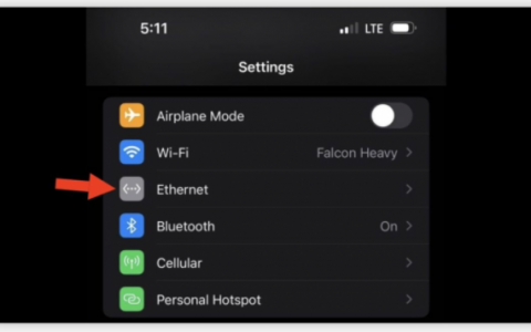iPhone 15 改 USB-C 就可以接网络线，实测可达 800 Mbps
