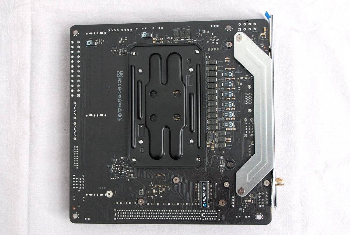 AM5 小板新选择 ASRock B650I Lightning WiFi 简单小测