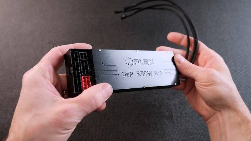 这才叫 PS5 Slim！ Youtuber动手改造PS5，将原本主机体积缩小70%