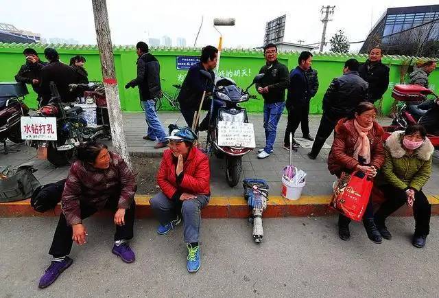 零工一天结一天工资300，还不如利用手机做任务赚钱。