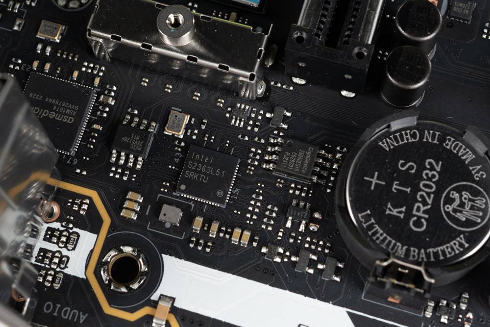 银白色高端主板 WiFi 7 加持 | ASUS ROG STRIX Z790-A GAMING WIFI II 主板开箱测试