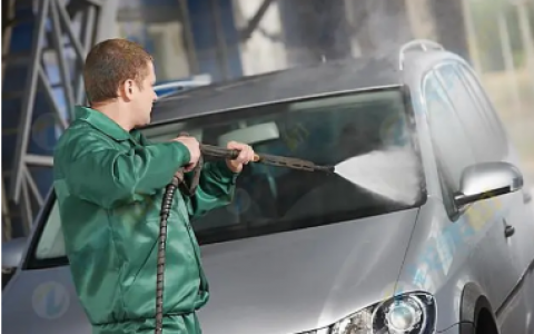 洗车工一个月可以赚多少钱（还不如在家做操作软件实在）