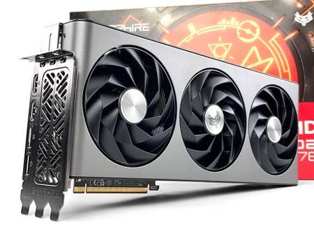 性价比力压RTX 4070！？Sapphire NITRO+ Radeon RX 7800 XT 显示卡