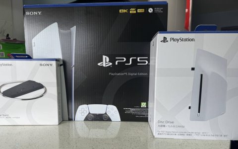 新型号 Playstation 5 开箱 安装方便的分拆式驱动器