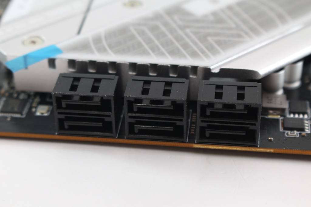 微星msi MPG Z790 EDGE TI MAX WIFI-升级CPU供电与Wi-Fi7，还有Memory Extension Mode提升内存效能