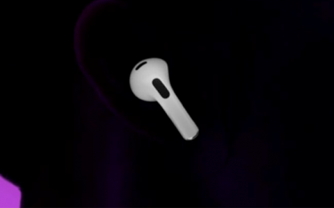 不再选择困惑！ 明年AirPods 4搭载这功能 选它就对了