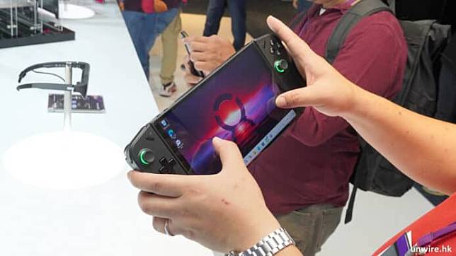 Lenovo Legion Go 外形 手感 效能 打机体验 散热 特别功能 屏幕 音效开箱评测