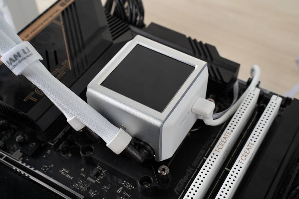 Asetek 8th、2.88寸屏幕、个性化影像自订 | 联力 Galahad II LCD 360 一体式水冷开箱