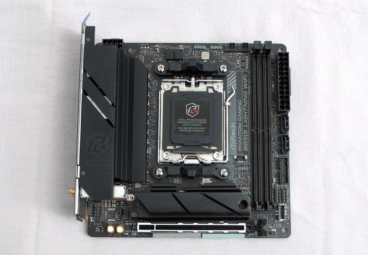 AM5 小板新选择 ASRock B650I Lightning WiFi 简单小测