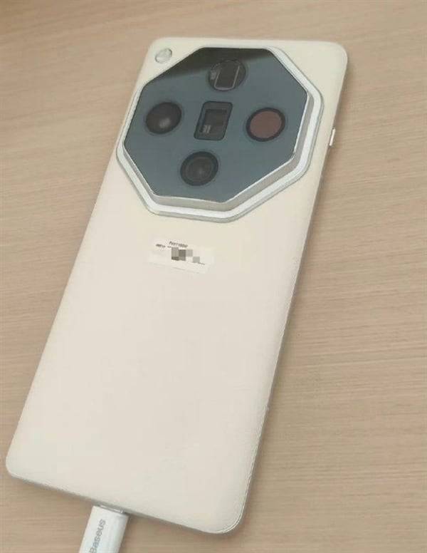 OPPO Find X7 系列，双平台、双潜望、卫星通信，旗舰配置再升级