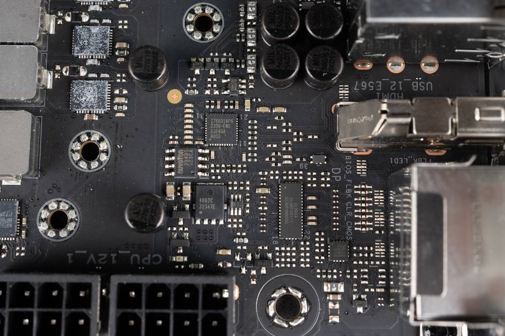 银白色高端主板 WiFi 7 加持 | ASUS ROG STRIX Z790-A GAMING WIFI II 主板开箱测试