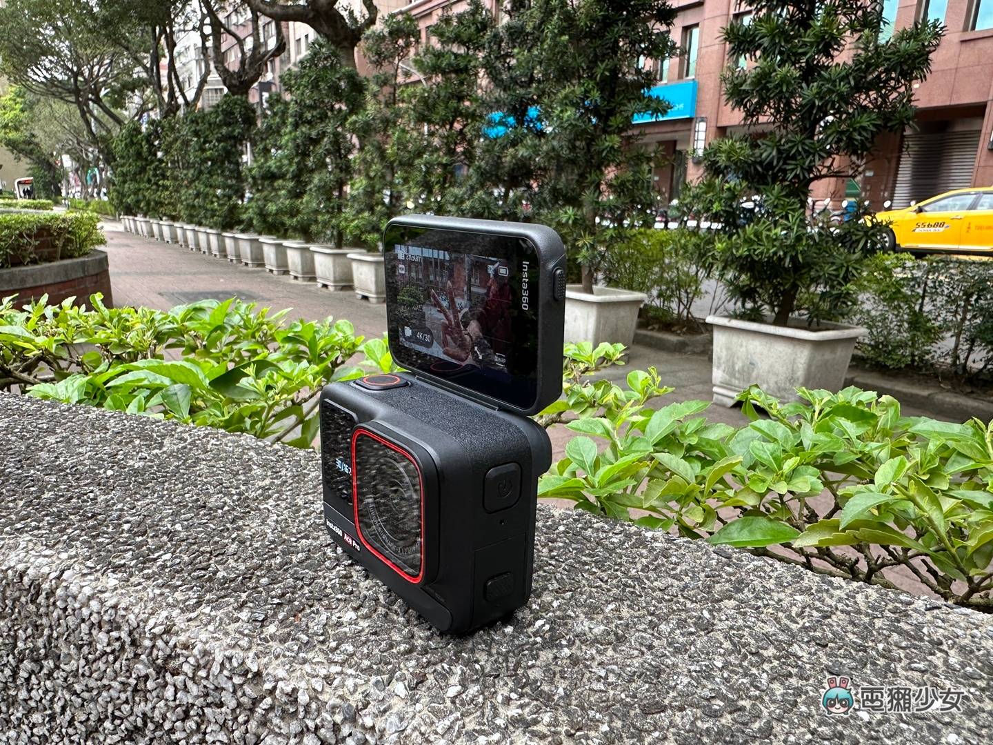 开箱|翻转镜头 Insta360 Ace Pro 运动相机上手玩！ 新手友善界面简单：常见 QA 解答