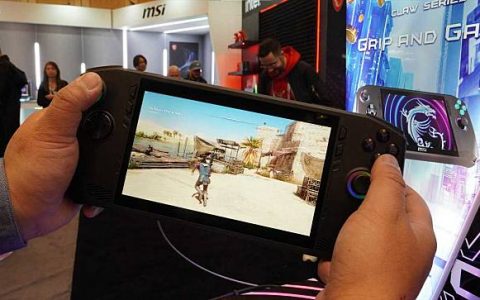 【CES 2024】MSI 推首部 Windows 游戏掌机 Claw Intel Core Ultra 处理器 + 可玩 3A 大作
