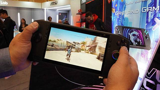 【CES 2024】MSI 推首部 Windows 游戏掌机 Claw Intel Core Ultra 处理器 + 可玩 3A 大作