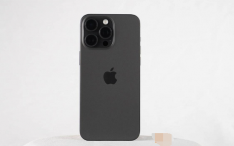 一探iPhone 15 Pro Max作为游戏设备的可行性！小巧机身蕴藏巨大性能！