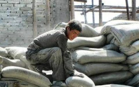 跟车装卸工400一天包吃住是真的吗（小件搬运工日结是否可靠）