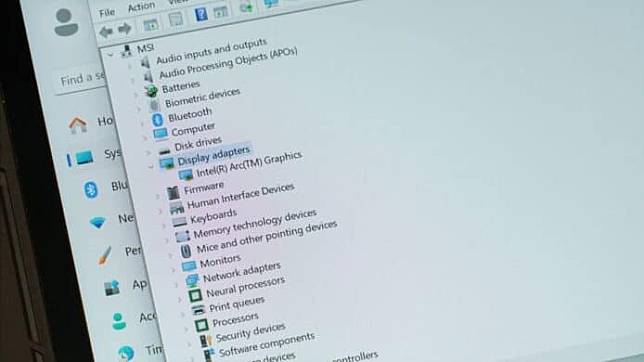 【CES 2024】MSI 推首部 Windows 游戏掌机 Claw Intel Core Ultra 处理器 + 可玩 3A 大作