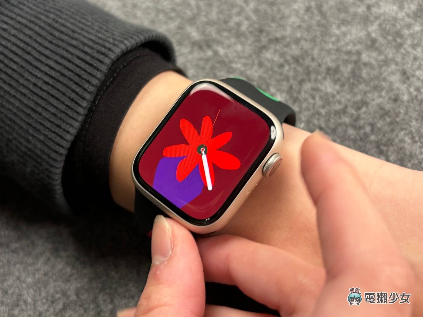 开箱|Apple Watch Black Unity 运动型表带！ 更新 iOS 17.3 还可换上 Unity Bloom 表面来搭配
