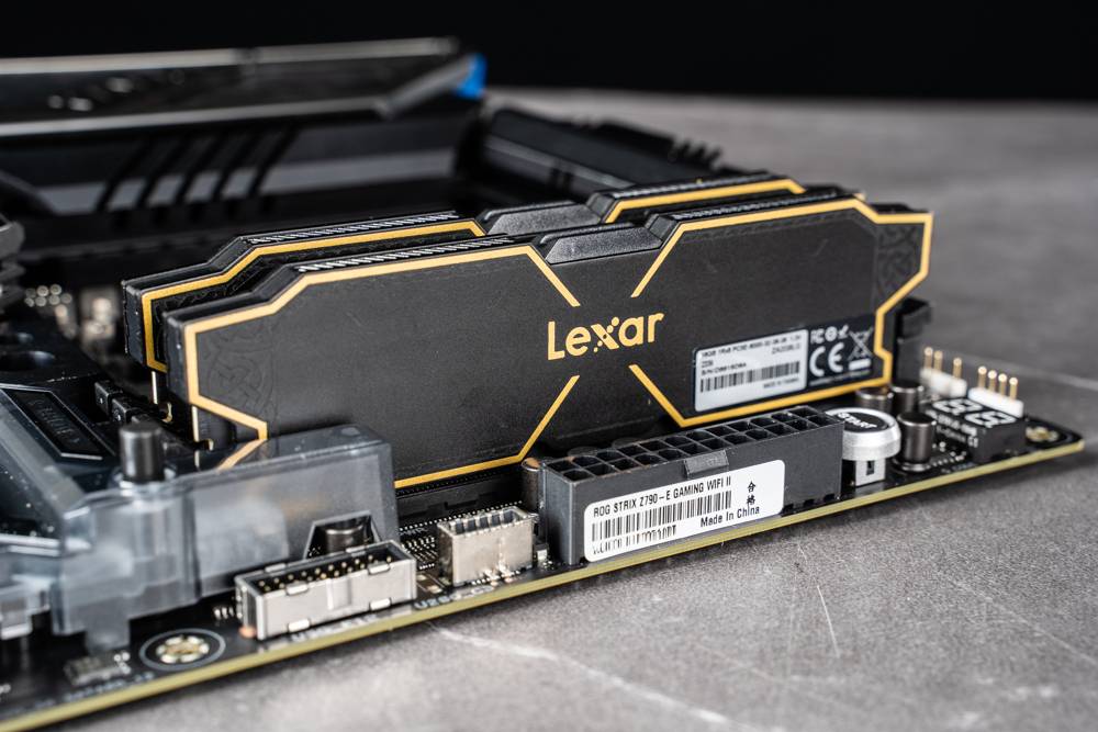 黑金经典配色隐藏巨大超频潜力 ！ LEXAR THOR DDR5 6000 16GBx2 内存开箱测试