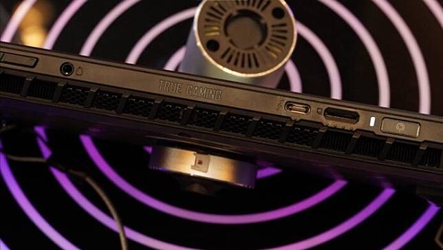 【CES 2024】MSI 推首部 Windows 游戏掌机 Claw Intel Core Ultra 处理器 + 可玩 3A 大作