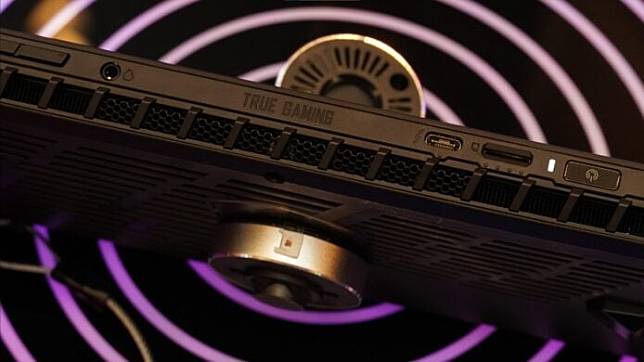 【CES 2024】MSI 推首部 Windows 游戏掌机 Claw Intel Core Ultra 处理器 + 可玩 3A 大作