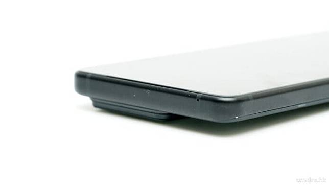 ROG Phone 8 / 8 Pro 外形 手感 设计 规格开箱评测 + 与 ROG Phone 7 比对