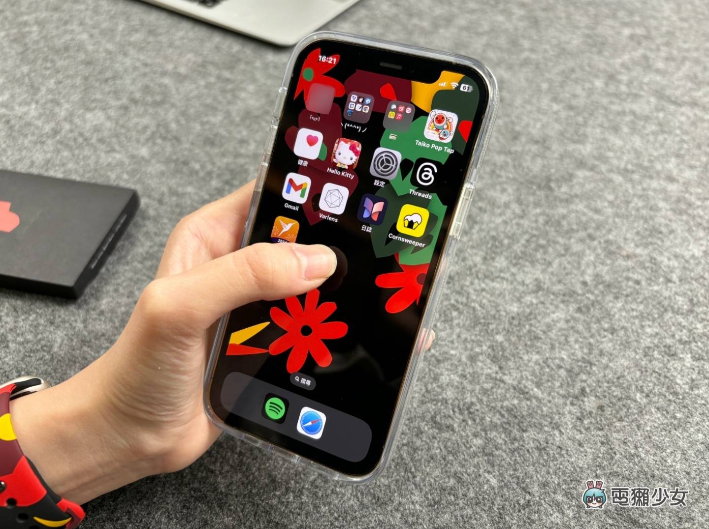 开箱|Apple Watch Black Unity 运动型表带！ 更新 iOS 17.3 还可换上 Unity Bloom 表面来搭配