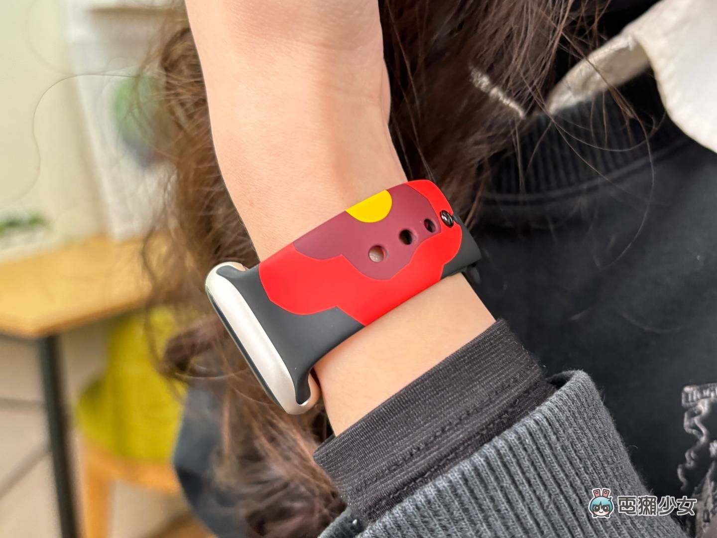 开箱|Apple Watch Black Unity 运动型表带！ 更新 iOS 17.3 还可换上 Unity Bloom 表面来搭配