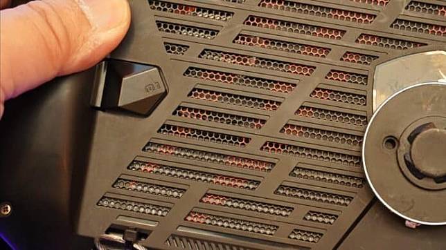 【CES 2024】MSI 推首部 Windows 游戏掌机 Claw Intel Core Ultra 处理器 + 可玩 3A 大作