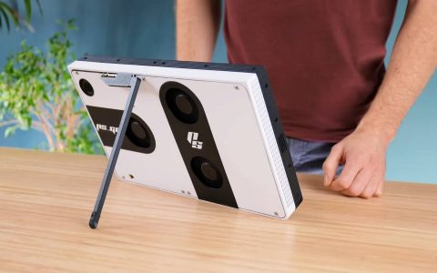 缩小还不够，改装频道打造「PS5平板」