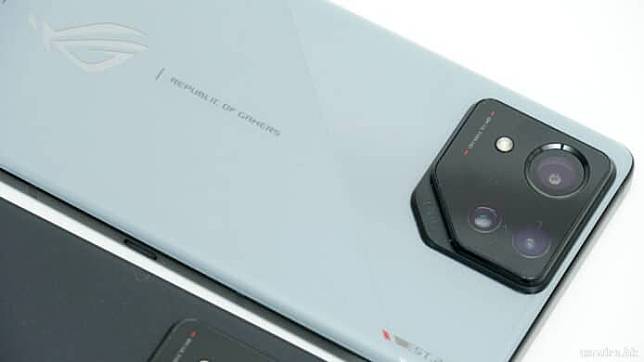 ROG Phone 8 / 8 Pro 外形 手感 设计 规格开箱评测 + 与 ROG Phone 7 比对