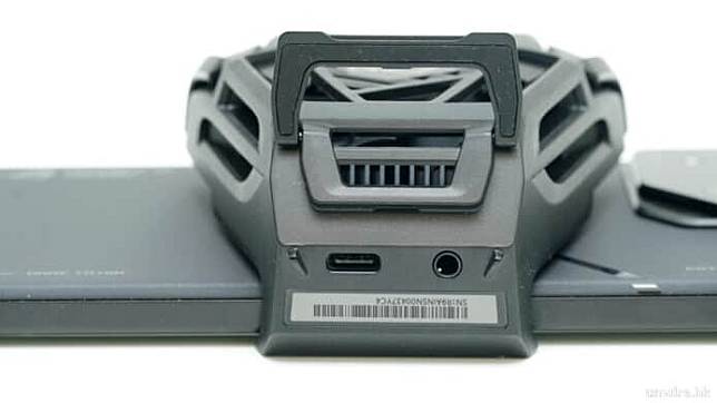 ROG Phone 8 / 8 Pro 外形 手感 设计 规格开箱评测 + 与 ROG Phone 7 比对