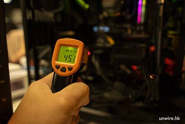 NVIDIA RTX 4070 SUPER 显示卡 详细测试 + 性能直迫 RTX 3090 旗舰卡