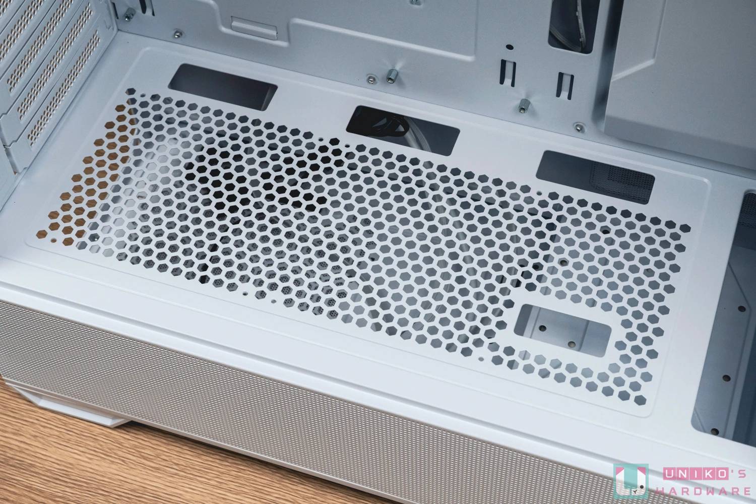 前方搭载双 160 mm ARGB 风扇！ Antec NX416L White 机壳开箱评测