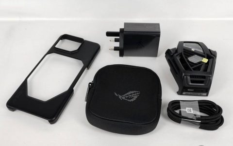 ASUS ROG Phone 8 Pro开箱运测，一机两面，AI 打机更实用