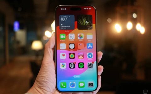 iPhone 15 四机种电池寿命官方数据更新，健康度降到80%前能经受的充电循环次数翻番来到1,000 次