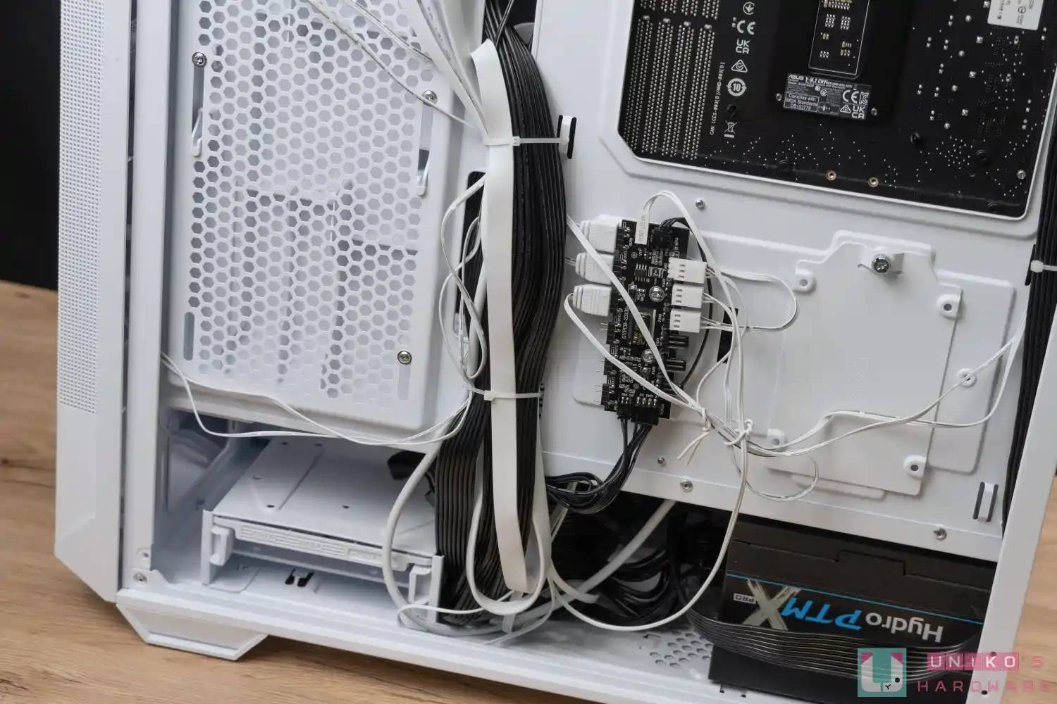 前方搭载双 160 mm ARGB 风扇！ Antec NX416L White 机壳开箱评测