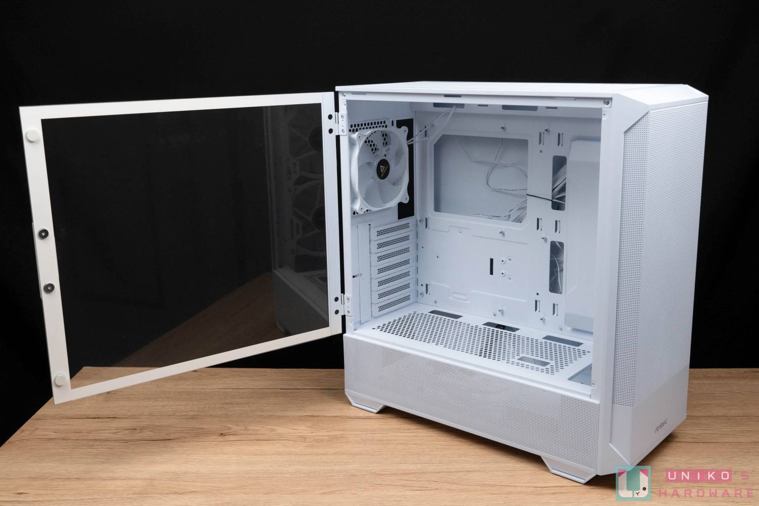 前方搭载双 160 mm ARGB 风扇！ Antec NX416L White 机壳开箱评测