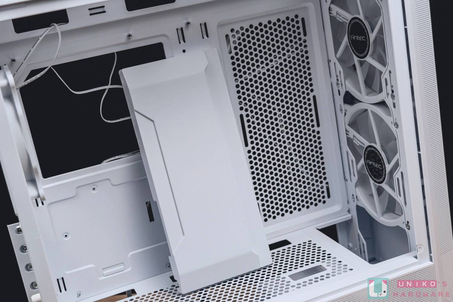 前方搭载双 160 mm ARGB 风扇！ Antec NX416L White 机壳开箱评测
