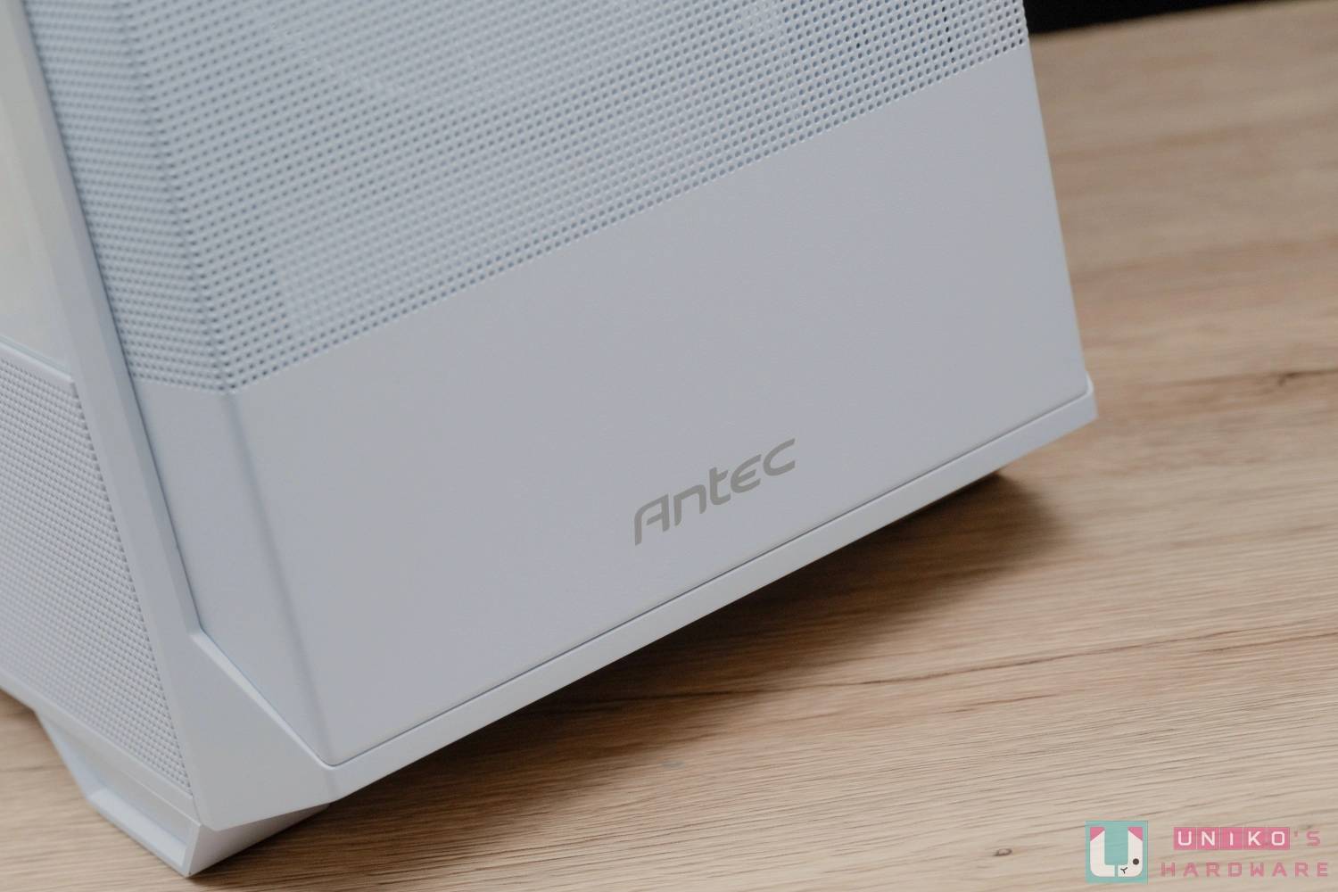前方搭载双 160 mm ARGB 风扇！ Antec NX416L White 机壳开箱评测