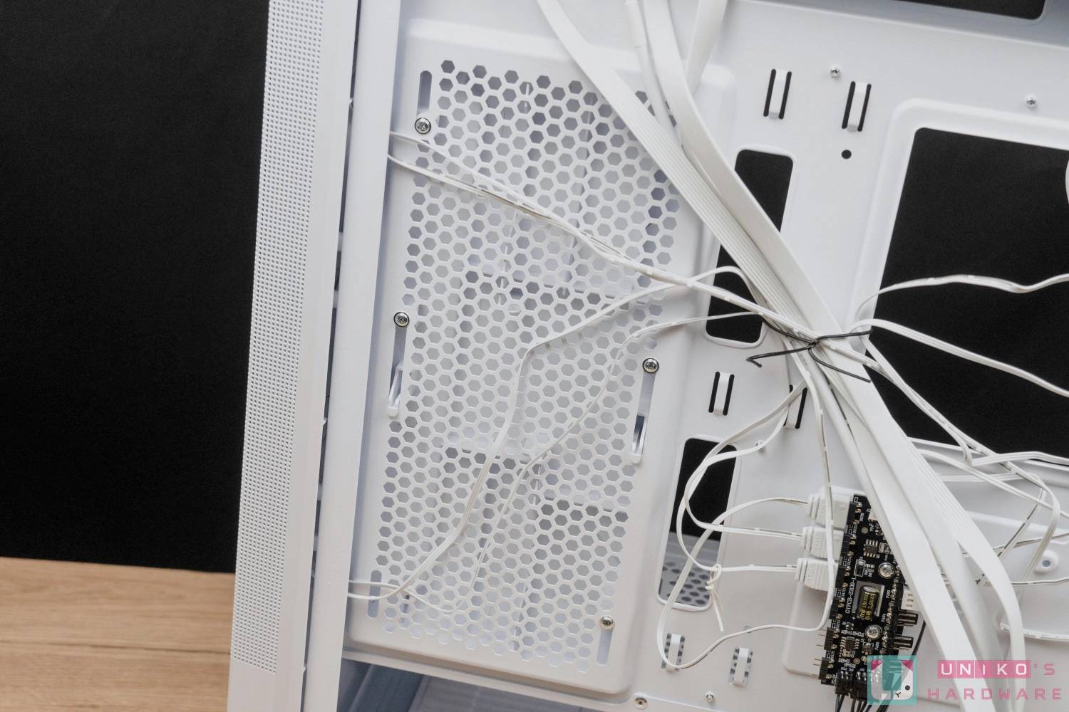 前方搭载双 160 mm ARGB 风扇！ Antec NX416L White 机壳开箱评测