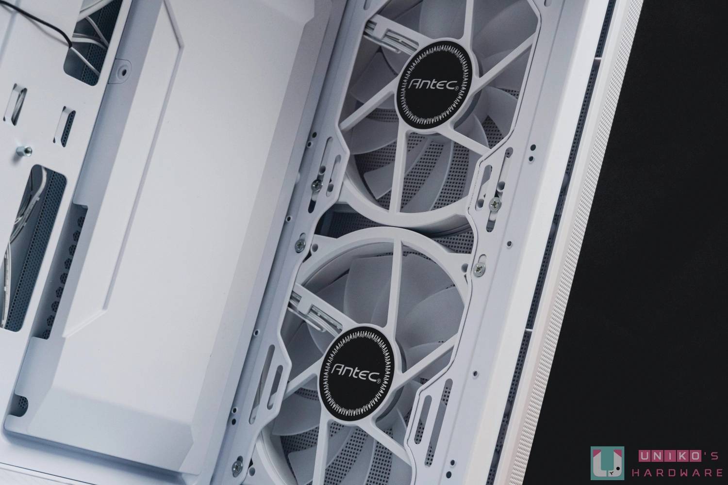 前方搭载双 160 mm ARGB 风扇！ Antec NX416L White 机壳开箱评测