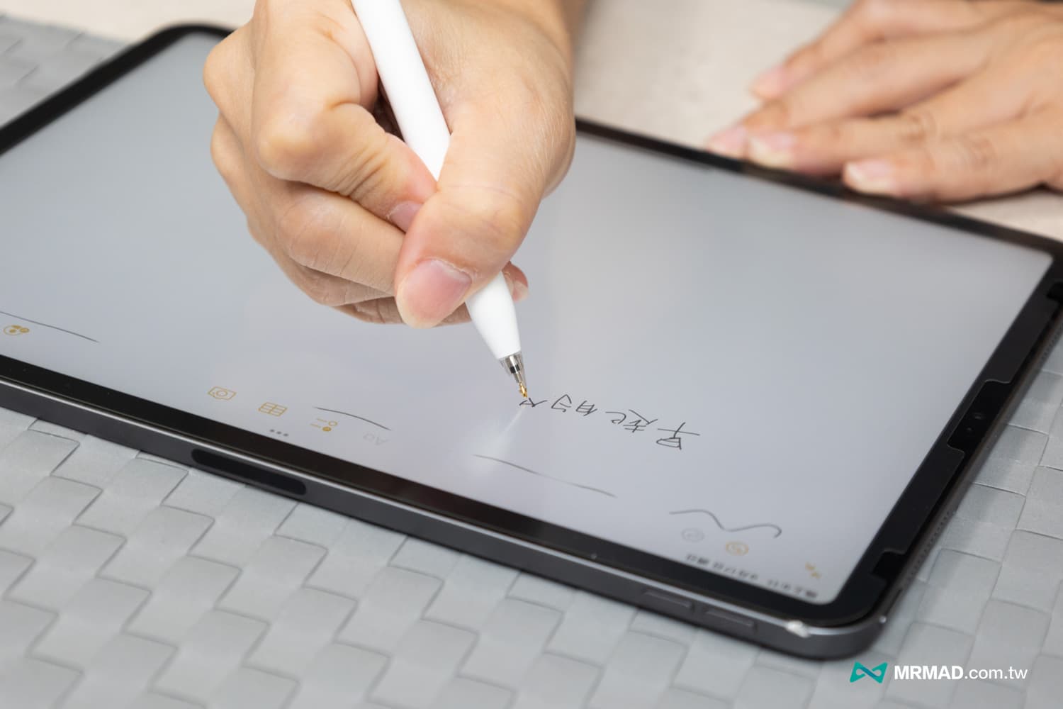 苹果首次加入 iPad 磨砂雾面屏幕
