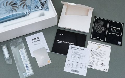 极致化背插式设计，ASUS TUF Gaming GeForce RTX 4070 Ti Super BTF White OC Edition 实测