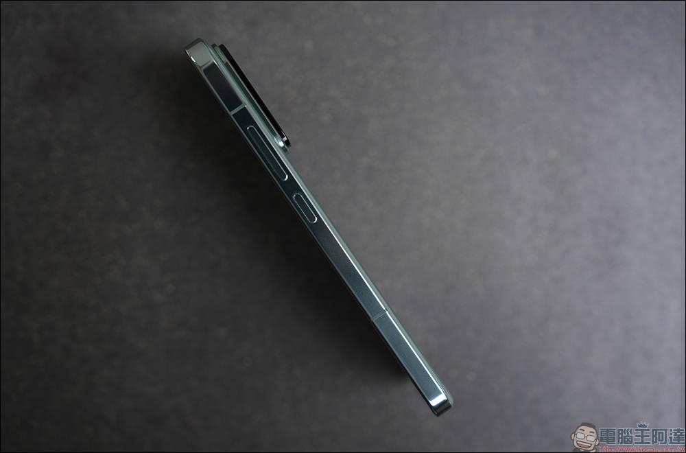 手機強大媲美電腦,那為什麼它們不需要風扇呢? - 電腦王阿達 Xiaomi 14 开箱与徕卡摄影实拍体验|带着新一代徕卡光学回「徕」,打造全能专业影像旗舰|Xiaomi 手环 8 Pro 体验大跃进 -