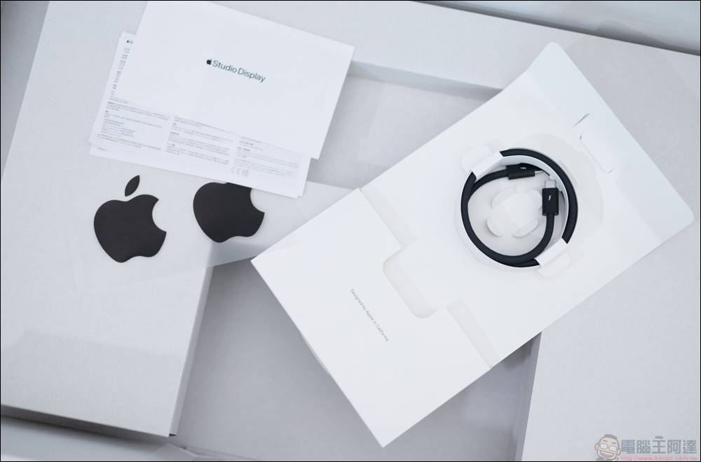 响应环保，全新 iPad Air 与 iPad Pro 盒装将不再附赠经典苹果贴纸，欧洲市场就连 USB-C 充电器也不附 - 