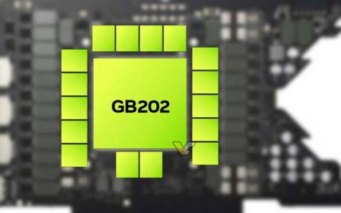 RTX 5090 公版曝光：16 颗 GDDR7 影像内存排得密密麻麻、三层 PCB 前所未有